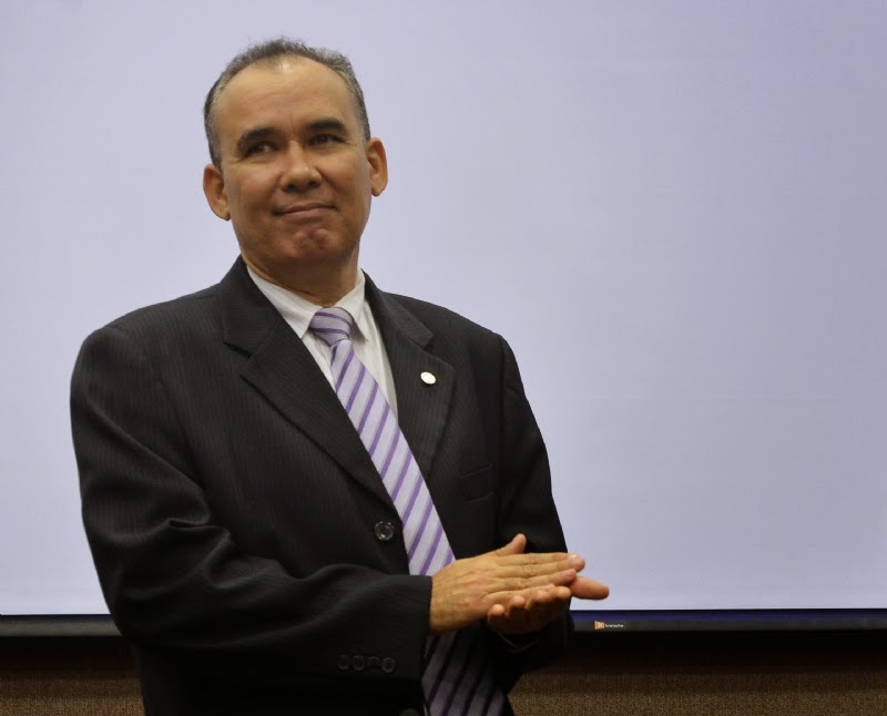 A Política é Mesmo Dinâmica, Dilma Demite Indicado de Cid em Ministério.