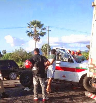 Colisão entre ambulância de Tauá e caminhão deixa 2 mortos na  020.