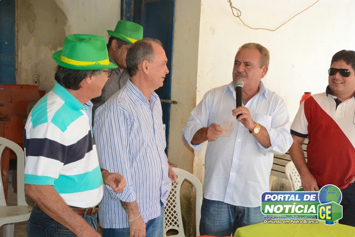 Prefeito Pedro Paraibano Inaugura mais uma adutora e assina ordem de serviço de 246  cisternas de enxurrada