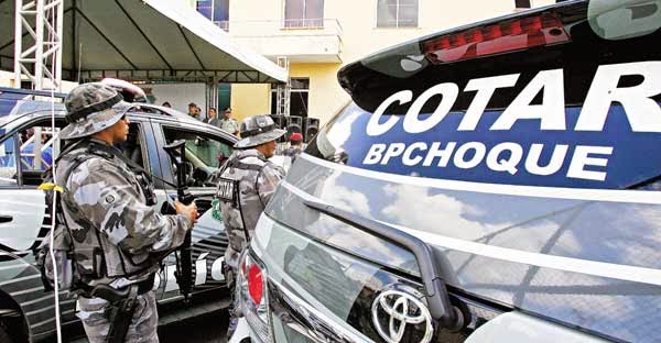 “Com a boca na Botija” Quarteto é flagrado pelo COTAR arrobando cofre de um posto de gasolina.