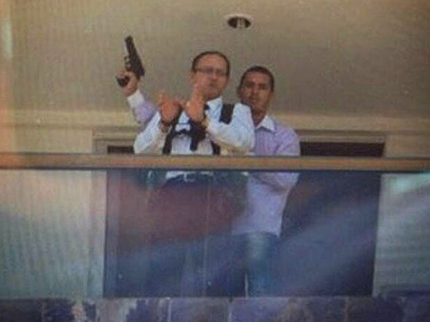 Homem invade hotel, faz funcionário de refém e anuncia ataque terrorista