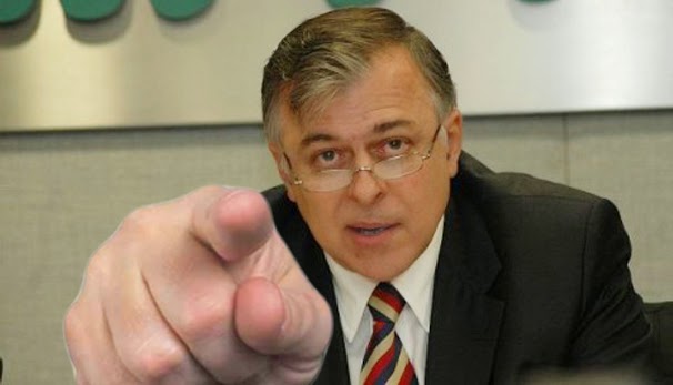 UI!  Ex-diretor da Petrobrás Entrega Todo Mundo