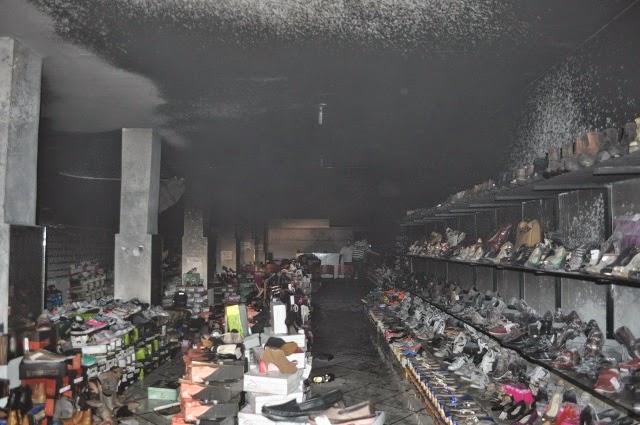 Mais uma loja é consumida pelo fogo no centro de Quixadá
