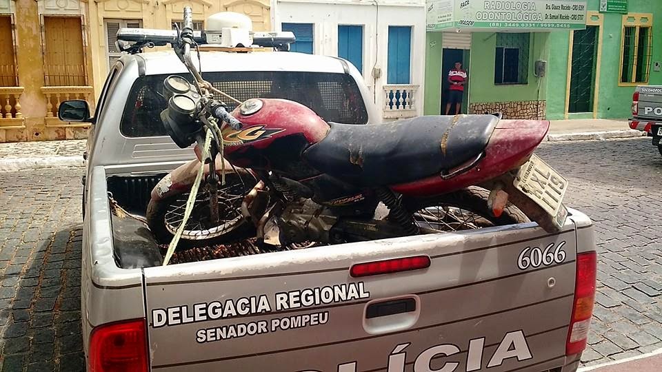Moto é pescada nas aguas do açude Patú em Senador Pompeu