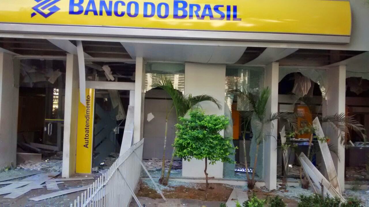 Bando explode Banco do Brasil de Mombaça