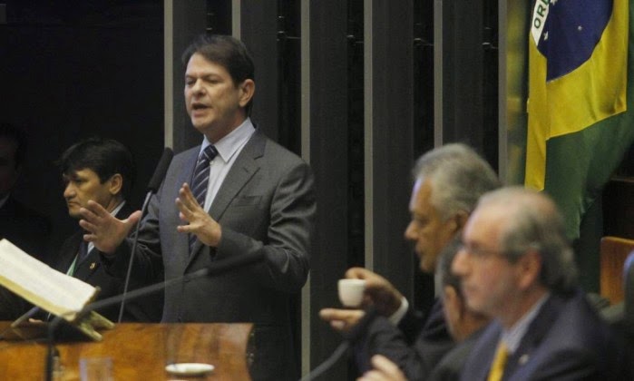 Não é o Ceará! – Cid Gomes “Cai” após discutir com deputados