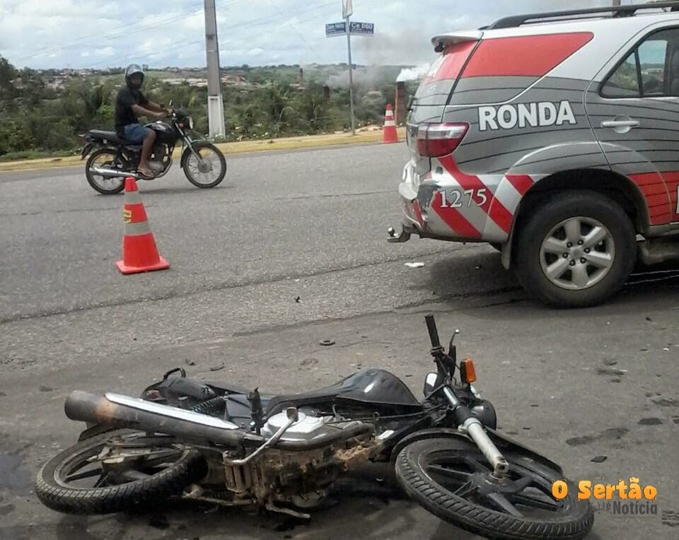 Colisão entre Viatura da PM e Motociclista deixa vítima fatal em Quixeramobim