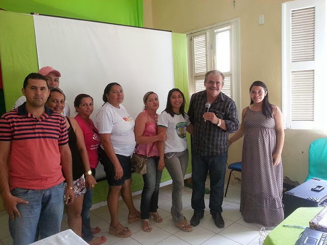 Secretaria Municipal da Saúde realiza reunião para agentes comunitários e comemoração do Dia das Mães