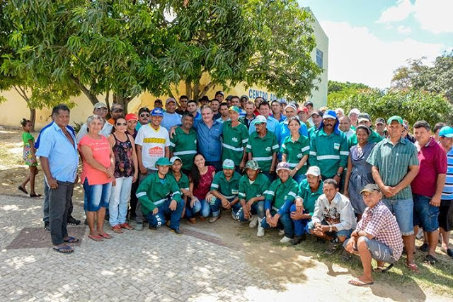 Prefeito Pedro Paraibano faz homenagem aos garis
