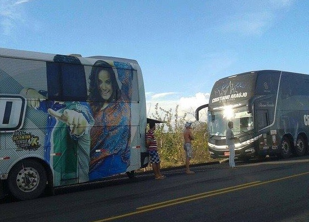 Portal Forrozeiro – Equipe de Cristiano Araújo ajuda banda de forró em estrada no Pernambuco