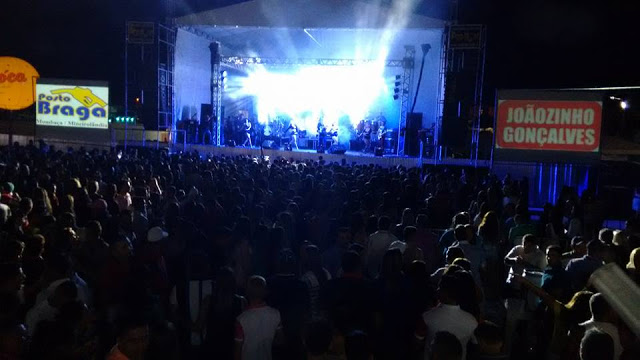 Portal Forrozeiro – Público lota parque José Mineiro na segunda noite de vaquejada em Mineirolândia.
