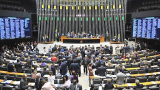 Câmara aprova a redução da maioridade penal em 2º turno, proposta segue para o Senado
