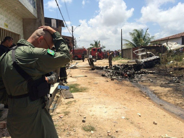 Helicóptero da Polícia Militar cai e mata quatro pessoas em Maceió