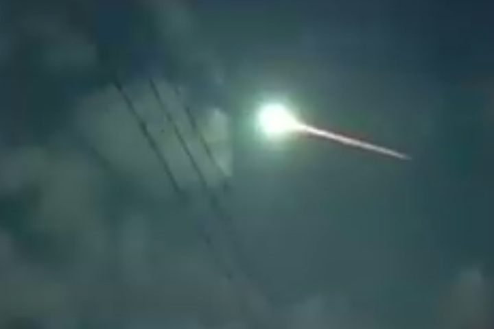Vídeo – Bola de fogo foi vista no céu do Sul do Brasil e em cidades do Ceará e Piauí