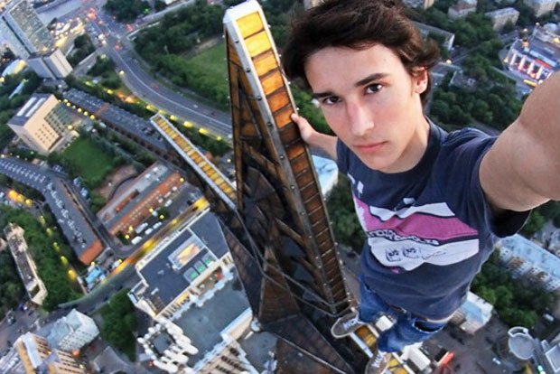 Selfies já mataram mais que tubarões em 2015