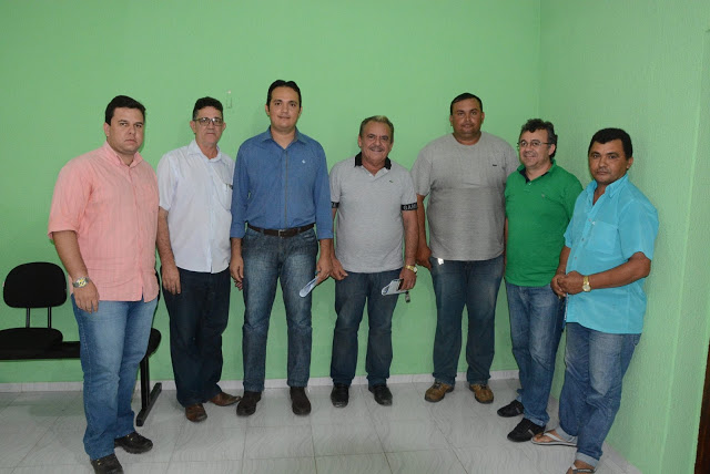 Prefeito Pedro Paraibano trata de ações para Pedra Branca com representantes da COGERH