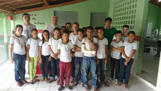 Pedra Branca – Dom Edson visita escolas na área pastoral de Santa Cruz do Banabuiú