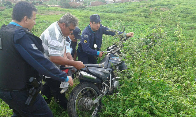Pedra Branca – Policia Militar encontra moto abandonada na avenida José Frutuoso na manhã desta segunda (24)