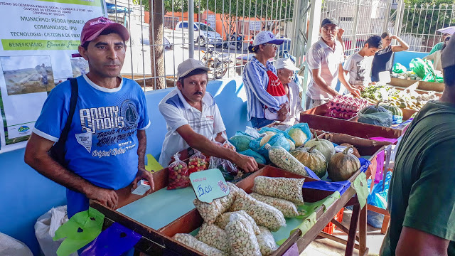Agricultores e produtores familiares se reuniram em feira em Pedra Branca