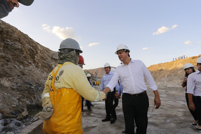 Crateús: Governador visita obras que trarão segurança hídrica e viária para a região