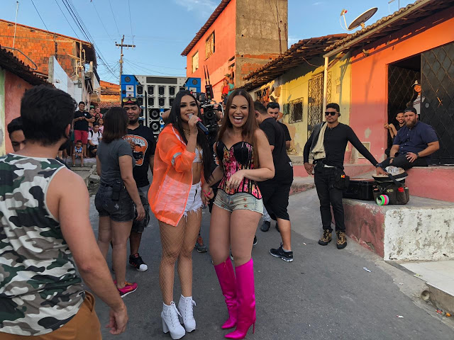 Solange Almeida grava clipe nas ruas de Maracanaú