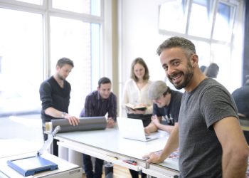 Cursos técnicos são opções para quem busca inserção rápida no mercado de trabalho 