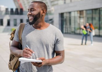 Cursinho pré-vestibular gratuito abre inscrições para todo o Brasil