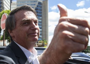 Ex-assessor de Jair Bolsonaro é preso em operação da PF