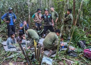 Após 40 dias, crianças colombianas que sobreviveram à queda de avião são resgatadas da selva amazônica