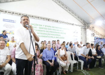 Em Tauá, Governo do Ceará inaugura sistema adutor Arneiroz–Sertão dos Inhamuns e participa de lançamento de programa federal