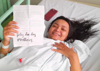 Mês da Mulher: pacientes do HRSC recebem cartas com mensagens de esperança escritas por estudantes de Quixeramobim