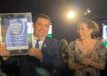 Regis Carneiro é eleito pela 4ª vez para receber prêmio Melhores Prefeitos do Ceará