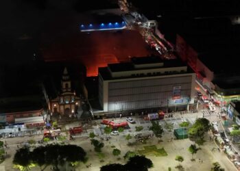 Incêndio de Grandes Proporções Atinge Edificações Comerciais no Centro de Fortaleza