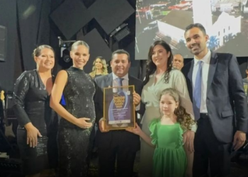 Prefeito de Boa Viagem, Régis Carneiro, Recebe Prêmio Destaque Político pela Quarta Vez Consecutiva