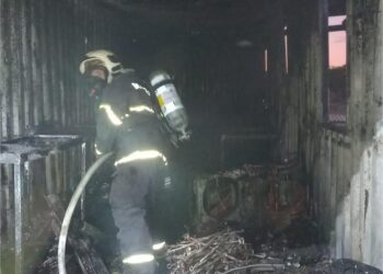 Incêndio atinge container de estabelecimento de ensino em Quixadá