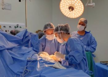 Hospital Regional realiza primeira cirurgia com biópsia por congelação no Sertão Central