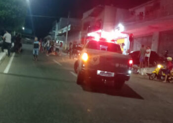 Carro em alta velocidade colide com motocicleta na Avenida José Waldemar Rego, em Tauá