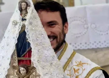 Padre morre ao colidir moto com animal solto em rodovia