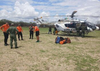 Forças de Segurança do Ceará realizam resgate de vítimas ilhadas após rompimento de barragem em Independência