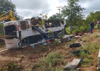 Prefeito de Corrente Confirma 12 Mortos em Trágico Acidente com Ônibus Cearense