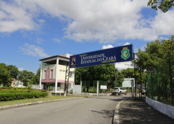 Governo do Ceará anuncia 53 vagas para professores da Uece, incluindo Medicina em Quixeramobim e Crateús