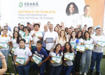 Governo do Ceará entrega tablets para estudantes das regionais de Baturité e Quixadá nesta quinta (6)