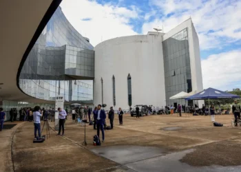 STF Decide Hoje Se Bolsonaro e Aliados Se Tornarão Réus por Tentativa de Golpe