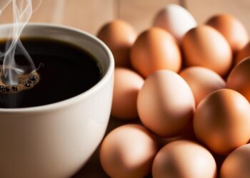 Alimentação puxa inflação de março com alta no ovo e café, aponta IBGE