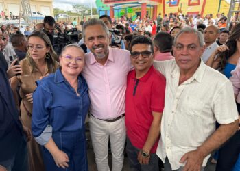 Prefeita Ivoneth Braga prestigia inauguração de novo CEI em Boa Viagem ao lado Governador Elmano