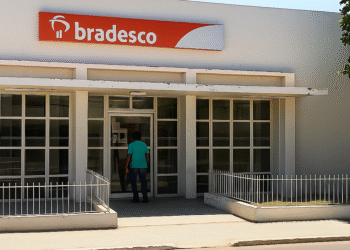 Bradesco nega fechamento de agência em Mombaça e diz que unidade segue operando normalmente