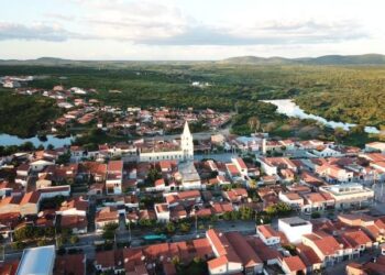 Ministério Público recomenda que Prefeitura de Solonópole realize concurso público e demita servidores temporários