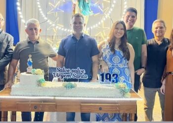 Bolo de Nossa Senhora da Glória é arrematado por R$ 18 mil em Mombaça