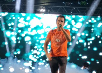 Multidão celebra o Dia do Evangélico em Pedra Branca com show de Régis Danese e presença de autoridades