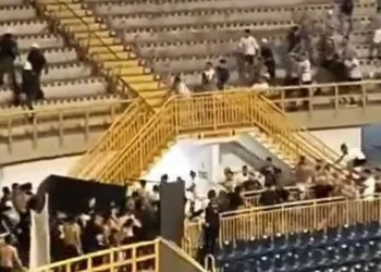 Clássico-Rei do futsal é encerrado após briga generalizada entre torcidas no Ginásio Paulo Sarasate